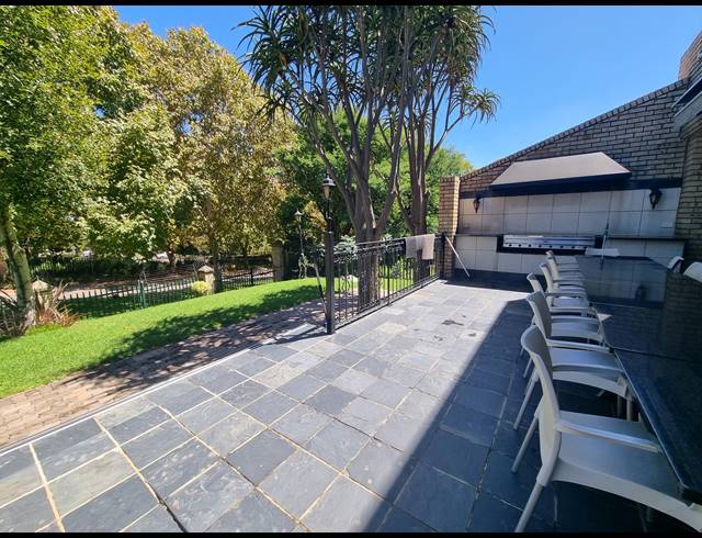 1,832M² OFFICE FOR SALE IN WOODMEAD